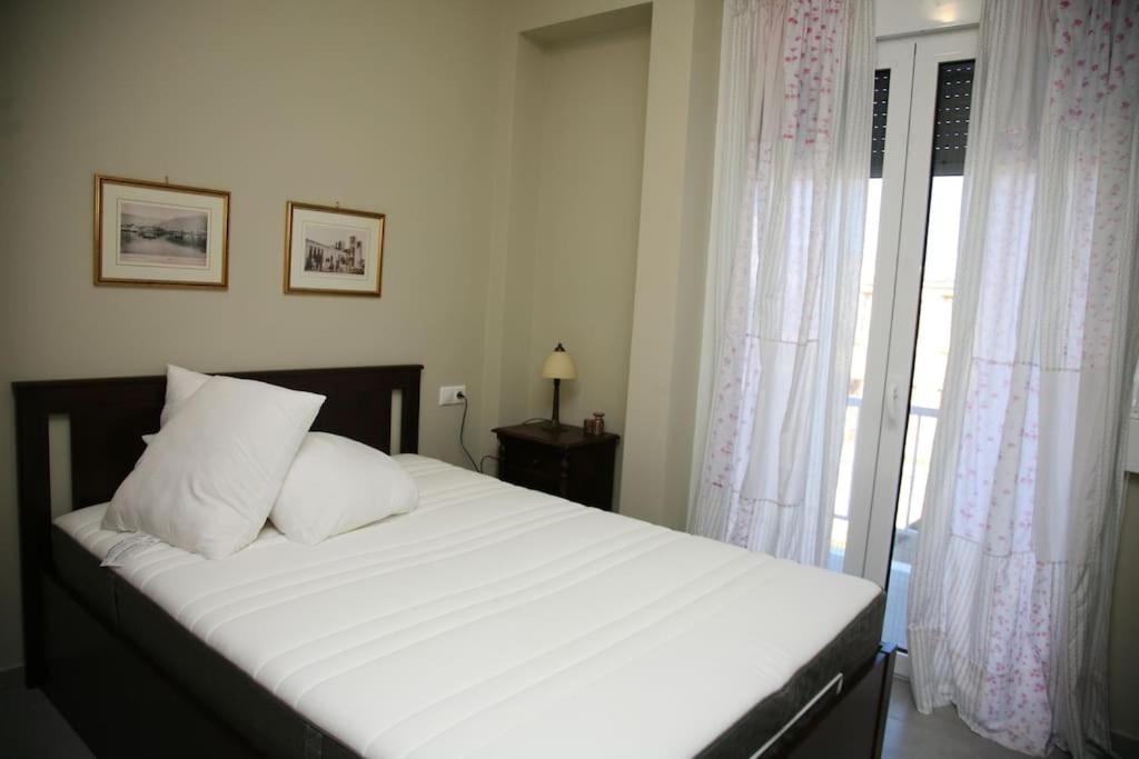 Lovely Sea Front Apartment Itea Dış mekan fotoğraf