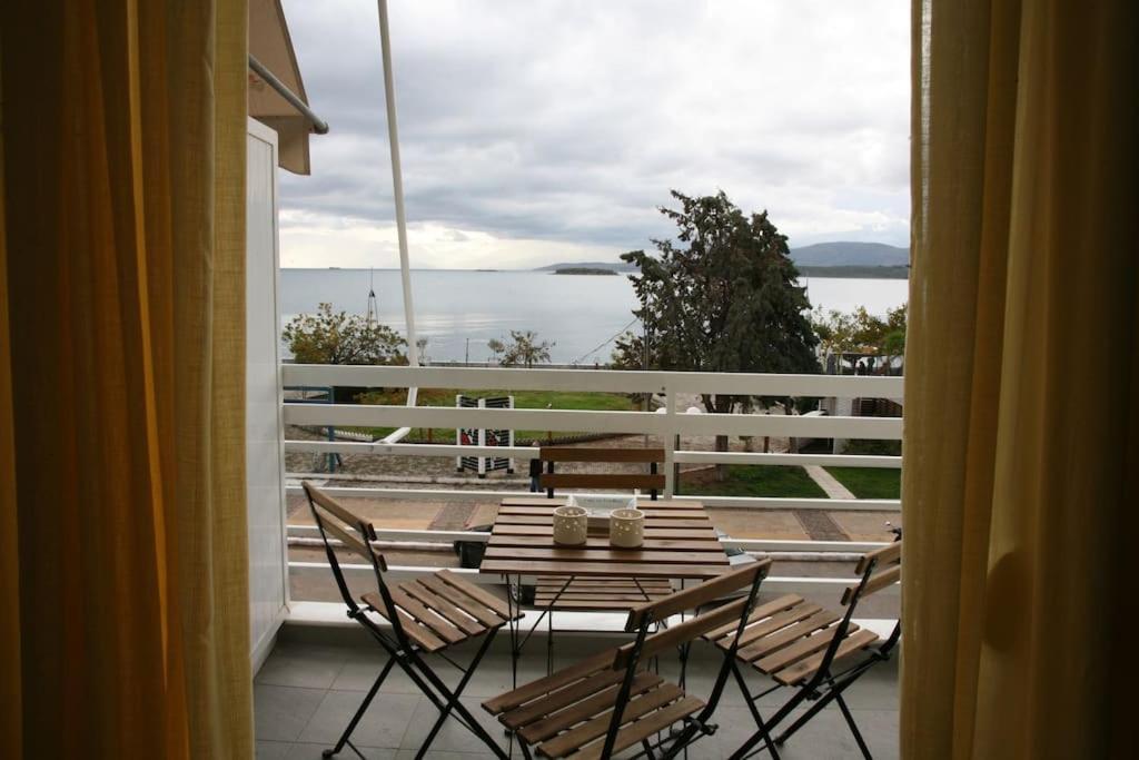 Lovely Sea Front Apartment Itea Dış mekan fotoğraf